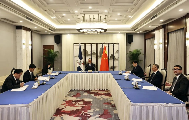 尊龙凯时环境“助力”多米尼加清运垃圾，毛伟明省长出席线上交接仪式